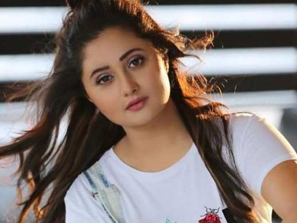 सोने से मेकअप रिमूव करना