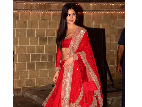 रेड लहंगा लुक