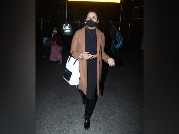 Shraddha Kapoor And Parineeti Chopra Flaunt Style In Long Overcoat At Airport