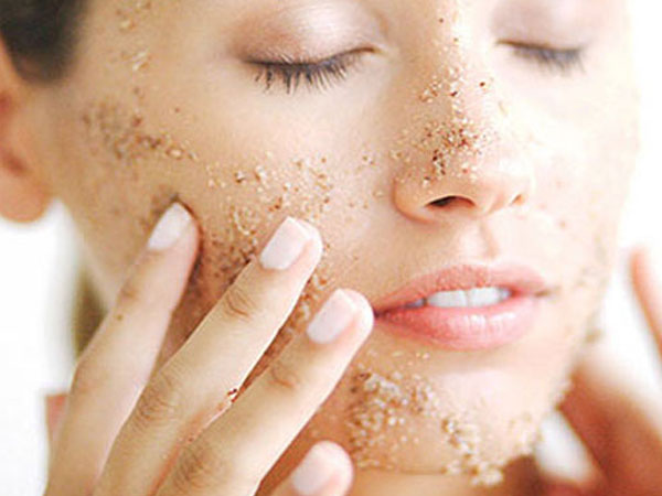 फेशियल स्क्रब का इस्तेमाल