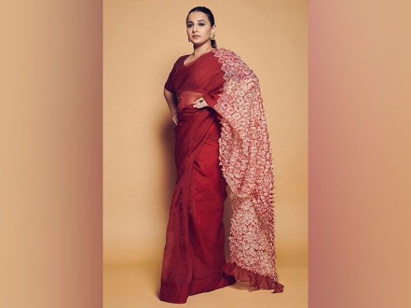 Vidya Balan Look Elegant In Red saree