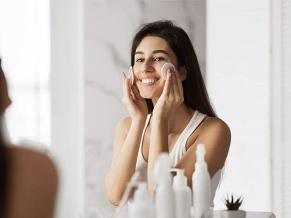 मेकअप रिमूवर