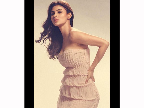 मीरा राजपूत कपूर की पैटर्न ड्रेस