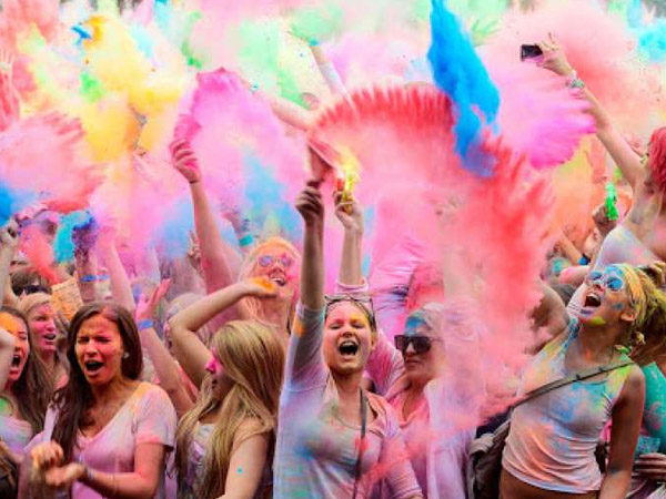 अधिक भीड़ व पानी के गुब्बारों से बचें