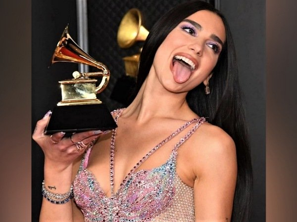 Dua Lipa Looks Stunning In Sparkling Eyeshadow For Grammy Awards