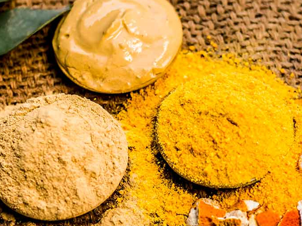 मुल्तानी मिट्टी, दही और गुलाब जल का फेस पैक