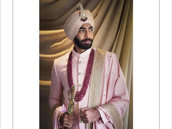 सब्यसाची के आउटफिट में नजर आएं जसप्रीत बुमराह और संजना गणेशन