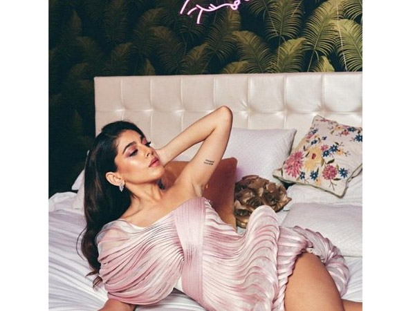 अलाया एफ की स्कल्पचरल ड्रेस