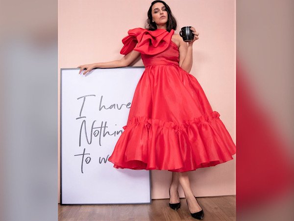 Shilpa Shetty And Neha Dhupia Looks Stunning In Red Dress