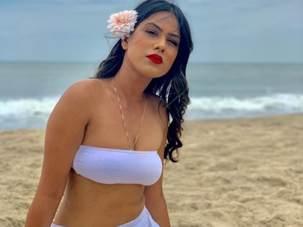 बीच किनारे मेकअप