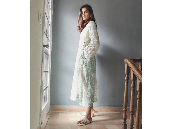 Mahira Khan And Sanam Saeed Kurta Sets On Instagram