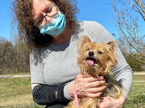 उन्हें करें डिस्ट्रैक्ट