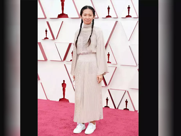 क्लो झाओ का लुक 