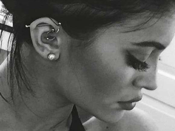 एक्सेसरीज का मूवमेंट करते रहें