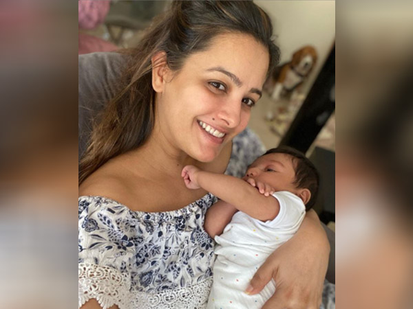  मॉइश्चराइजर क्रीम