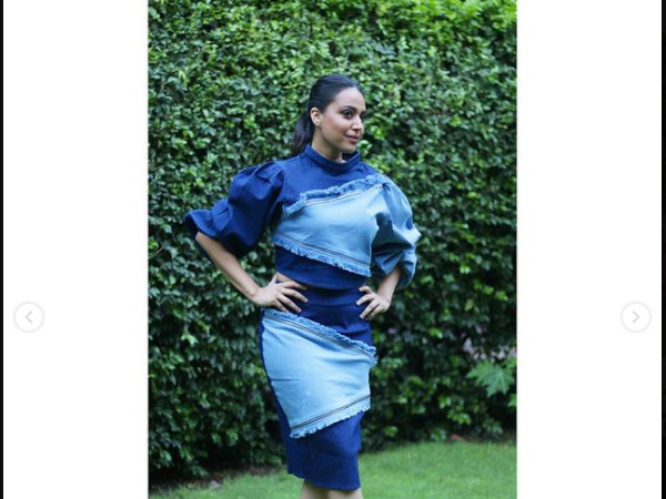 डेनिम ड्रेस में स्वरा भास्कर