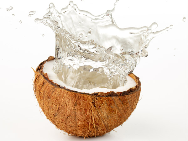 बालों में नारियल पानी इस्तेमाल करने का तरीका