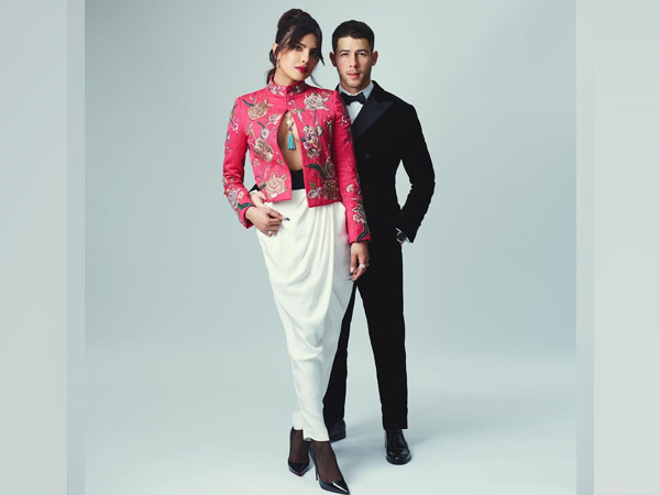 रेड कलर में प्रियंका चोपड़ा