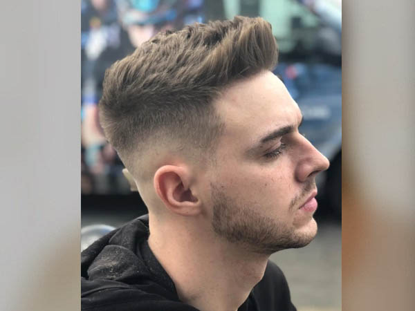 शॉर्ट स्लिक्ड बैक लुक