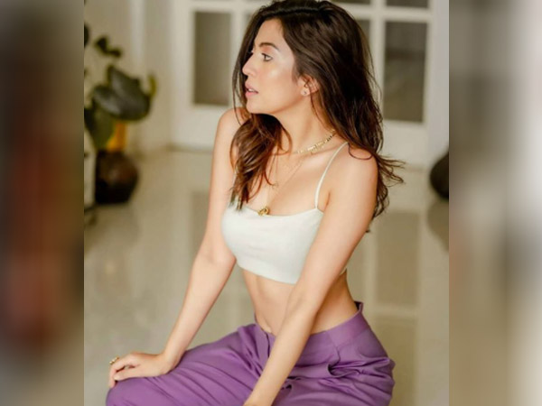 बरखा सिंह स्टाइलिश लुक