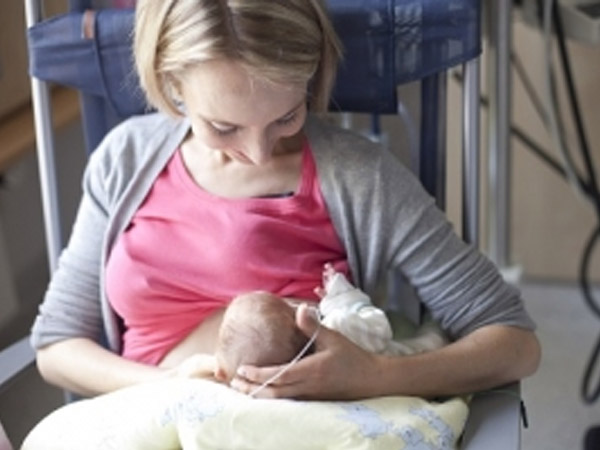 स्तन से दूध पिलाना