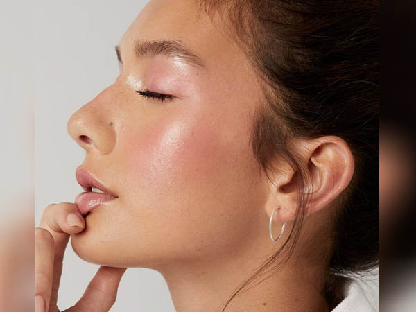 dolphin Skin Trend Will Make You Hold Your Highlighter Life