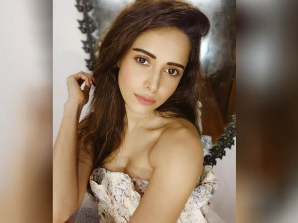 ग्लोइंग स्किन ग्लोइंग स्किन