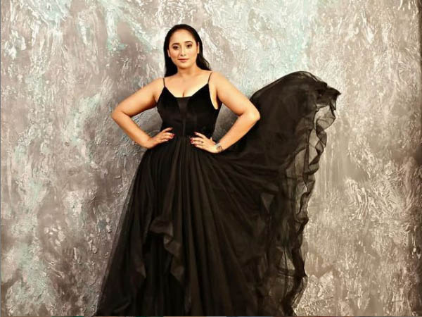 ट्रेंडी आउटफिट 