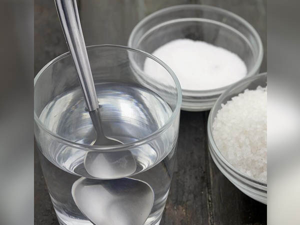 नमक चीनी घोल