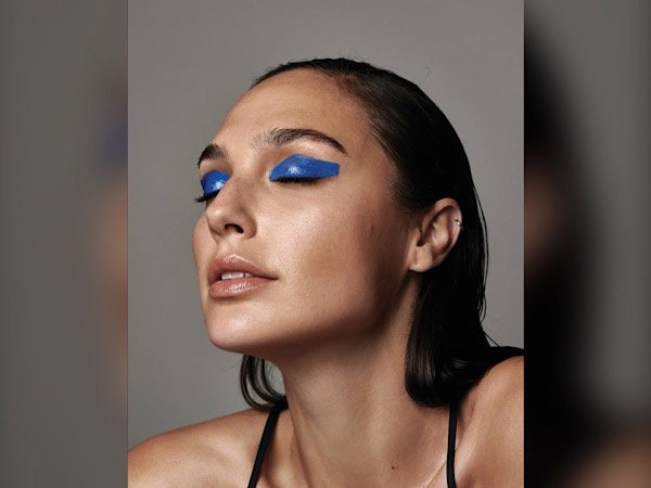 द रॉयल ब्लू लुक