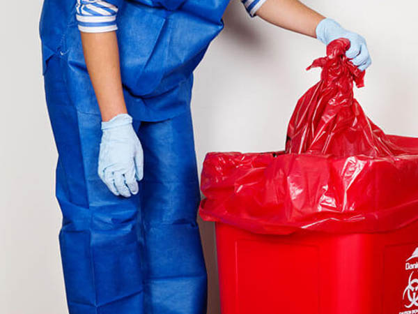 कचरा उठाते वक्त ध्यान रखें ये बात कचरा उठाते वक्त ध्यान रखें ये बात