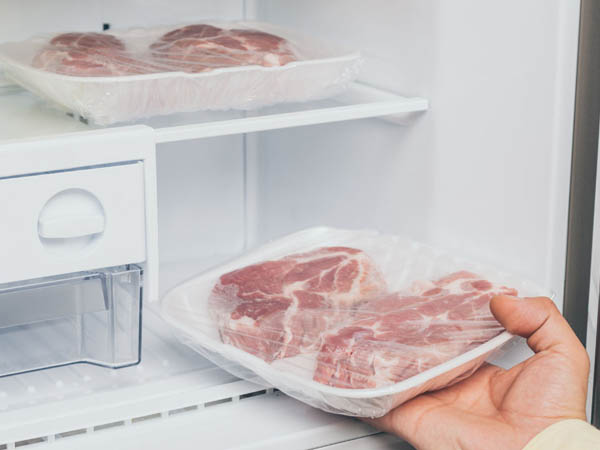 डिफ्रॉस्ट करने के बाद मीट को धोने की जरूरत होती है?