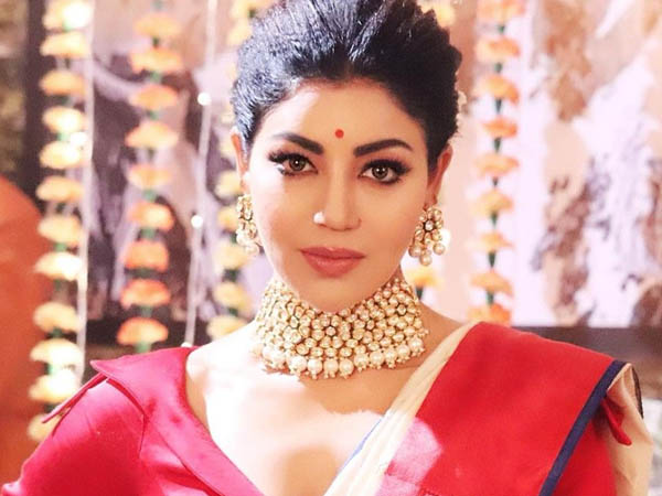 बिंदी एलर्जी से राहत पाने के लिए नारियल तेल 