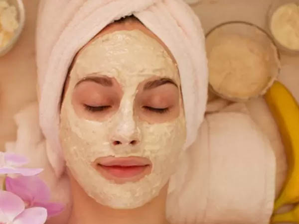 पोर्स छोटे करने के लिए बेसन और दूध का फेस पैक