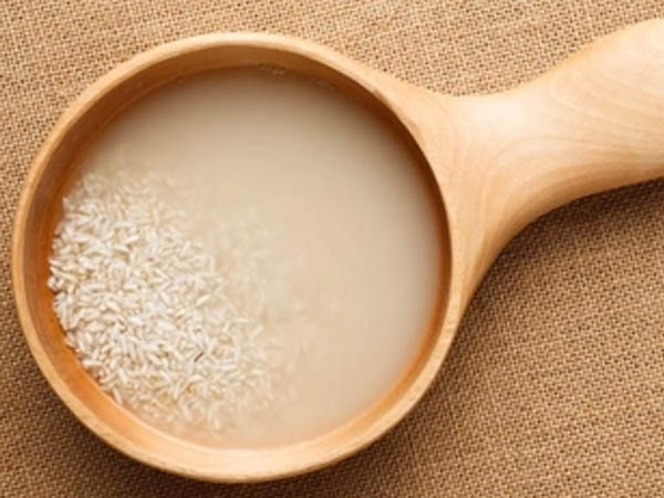 चेहरे पर चावल के पानी को इस्तेमाल करने का तरीका