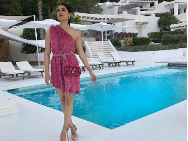 वन शोल्डर ड्रेस में सामंथा अक्किनेनी 