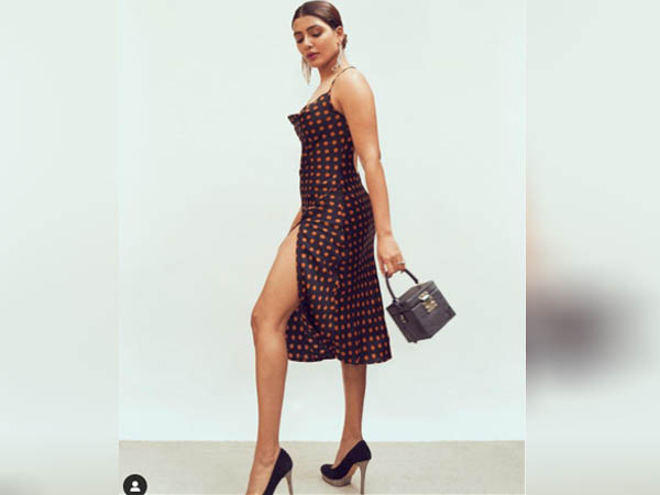 ब्लैक ड्रेस में सामंथा अक्किनेनी