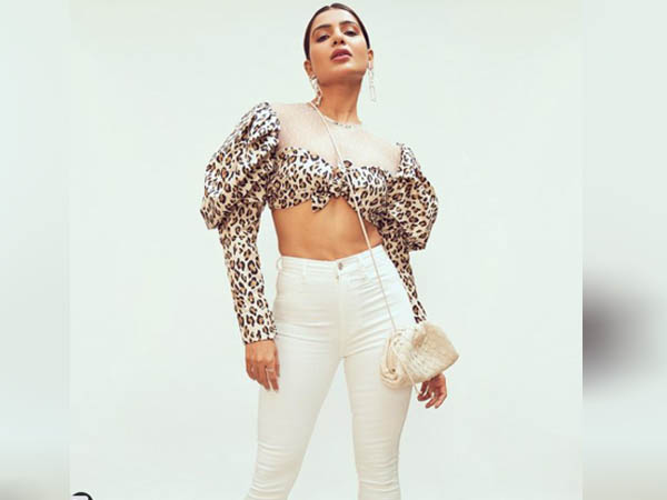 व्हाइट जींस क्रॉप टॉप 