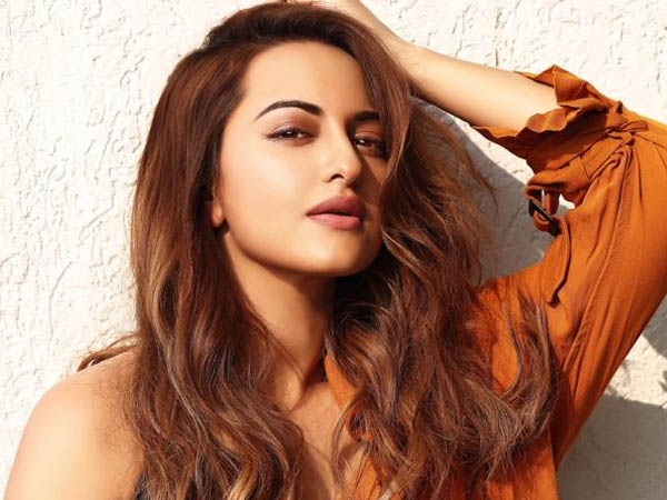  नारियल तेल से बालों की चंपी