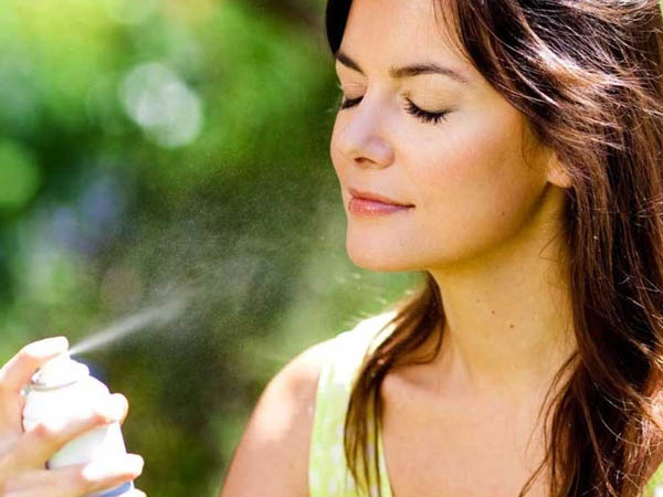 गर्मियों में फेस मिस्ट का करें इस्तेमाल