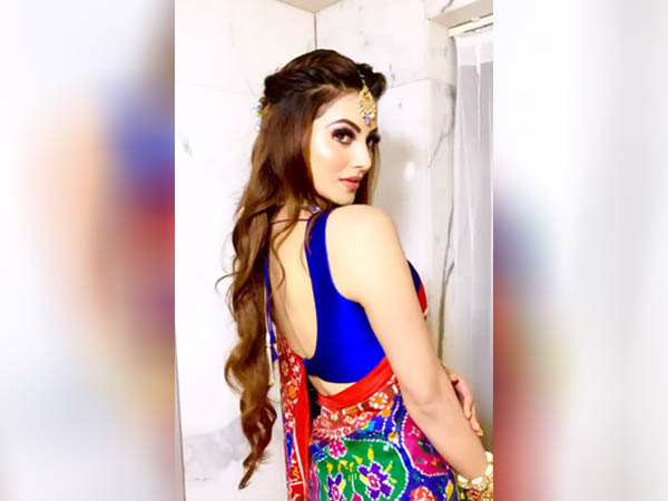 6 महीने में तैयार हुई उर्वशी रौतेला की साड़ी