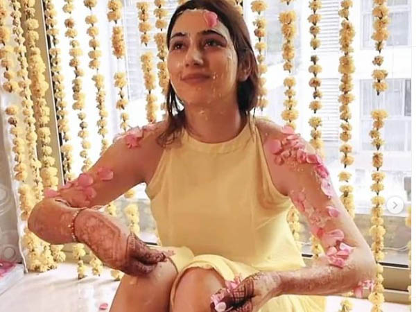 दिशा हल्दी लुक