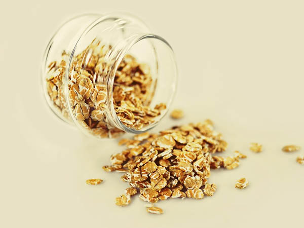 सेंसिटिव स्किन के लिए ओट्स और एलोवेरा फेस स्क्रब