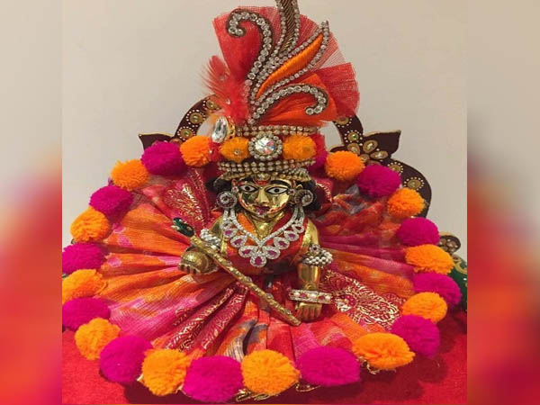 फूलों वाली ड्रेस