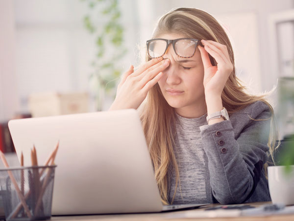 आंखें रगड़ने से हो सकते हैं ये नुकसान-