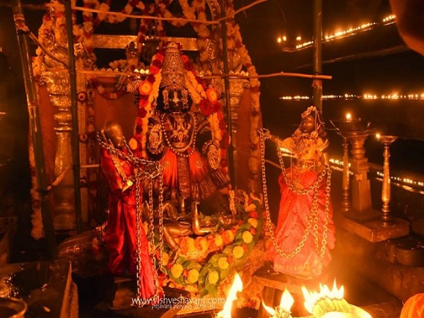 मंत्र: ऊं श्रीं नम: श्रीकृष्णाय परिपूर्णतमाय स्वाहा