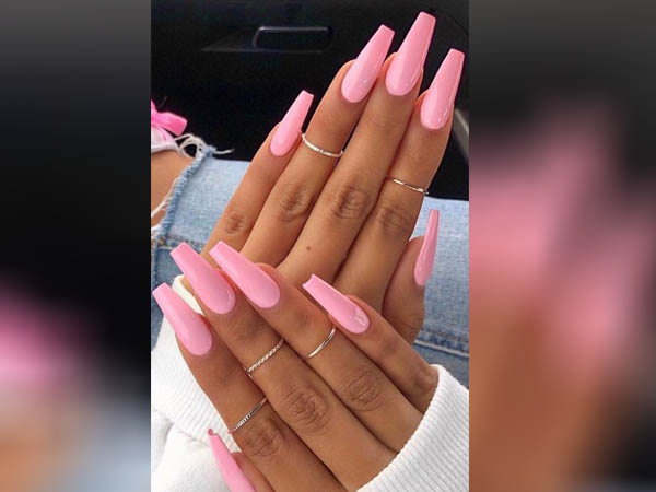 नाखूनों के नेचुरल शाइन होती है कम