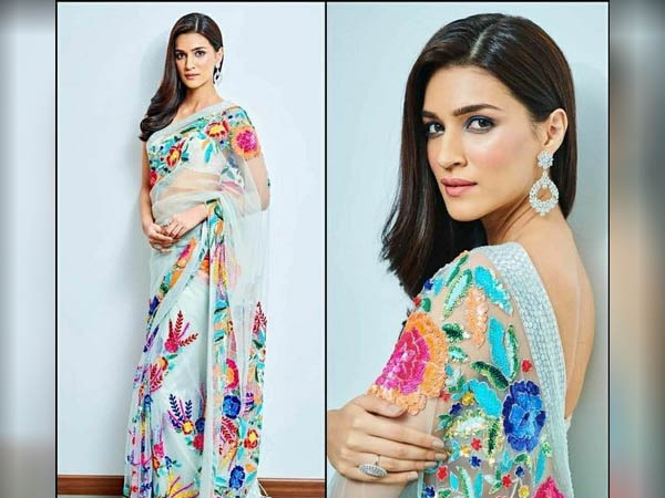 नेट की साड़ी को रखने का सही तरीका