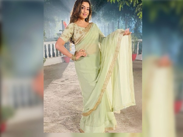 साड़ी में अक्षरा सिंह 