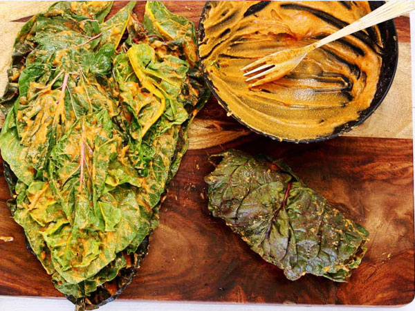 अरबी के पत्तों और बेसन के घोल से बनती है ये डिश